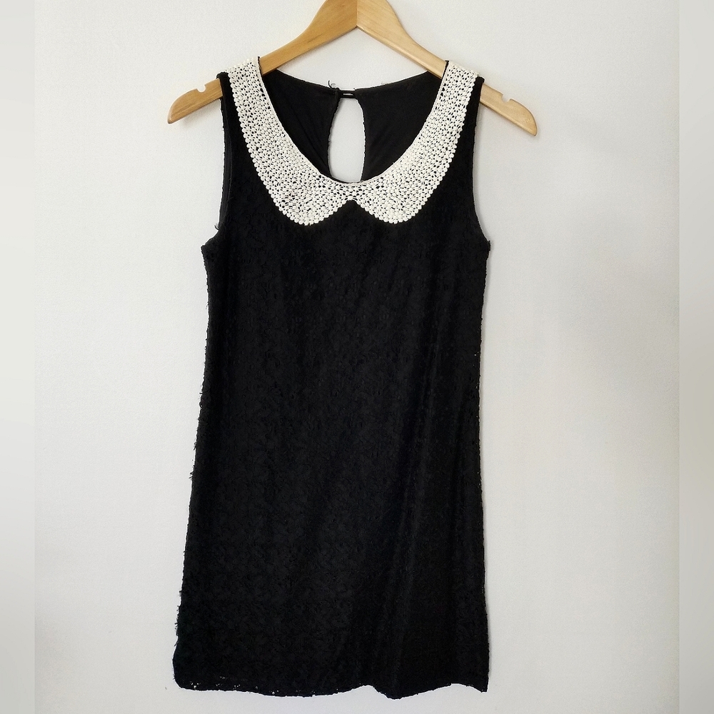 Black Sleeveless Babydoll Dress with White Crochet Peter Pan Collar